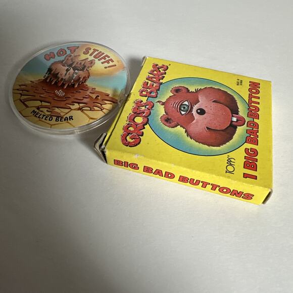 1985 Topps Gross Bears MELTED BEAR Vintage Big Bad Button Pin Garbage Pail Kids - Picture 6 of 7